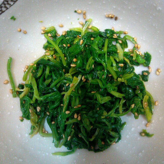 静默0404做的凉拌芹菜叶