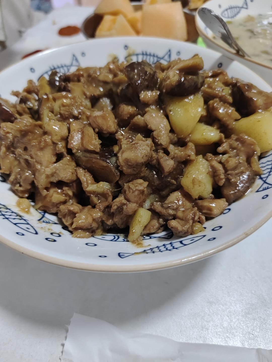 超级下饭土豆香菇炖鸡腿