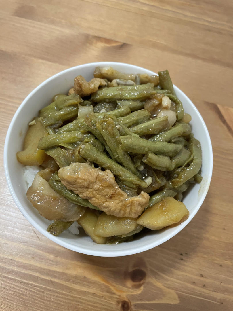 五花肉土豆炖豆角