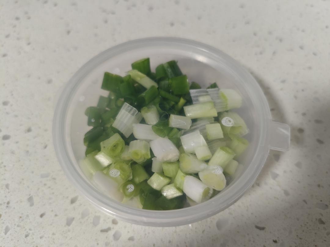 [小窍门]带根香葱/香菜最简单的保存方法