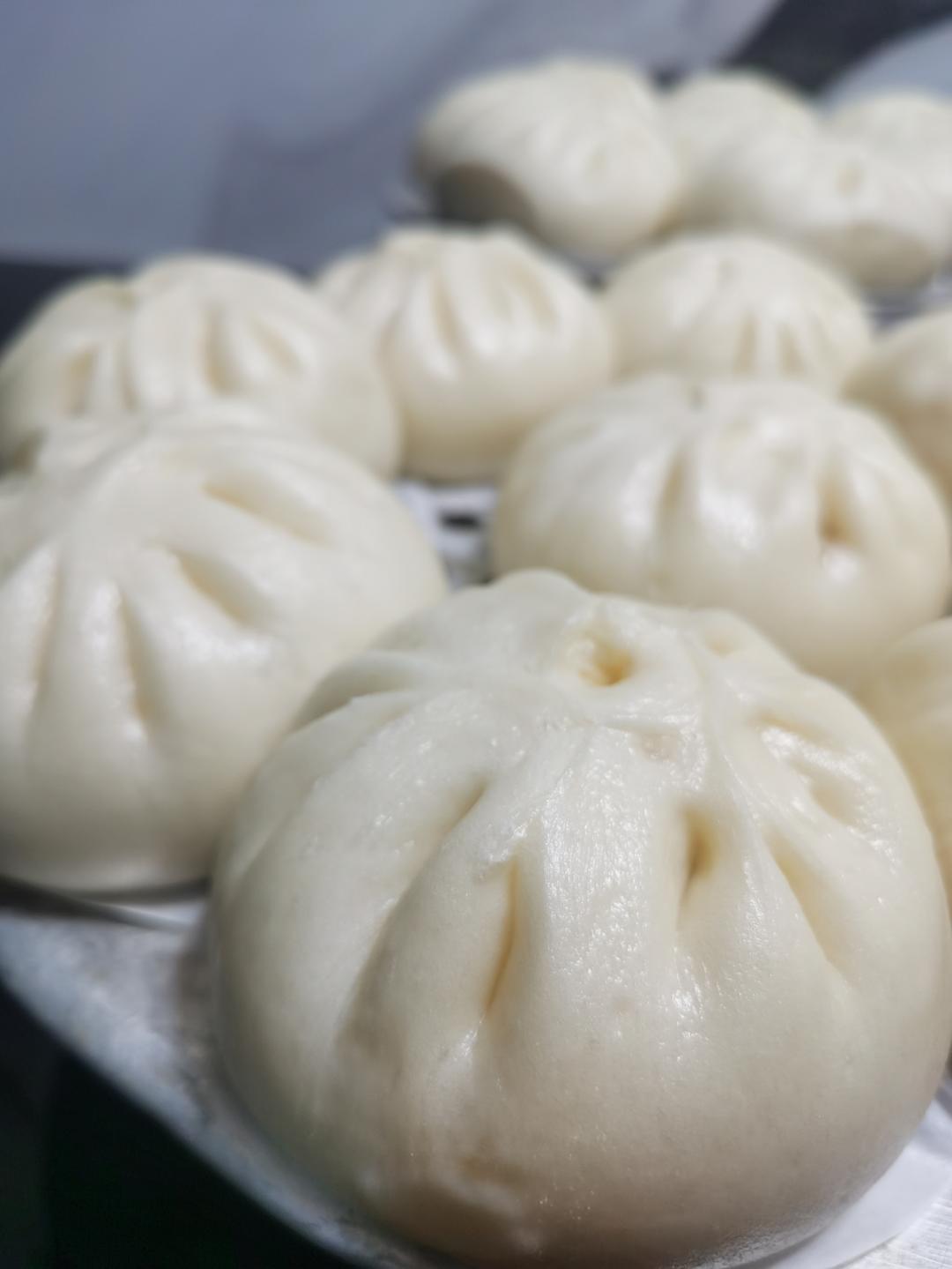云朵般松软爆浆蜜汁叉烧包