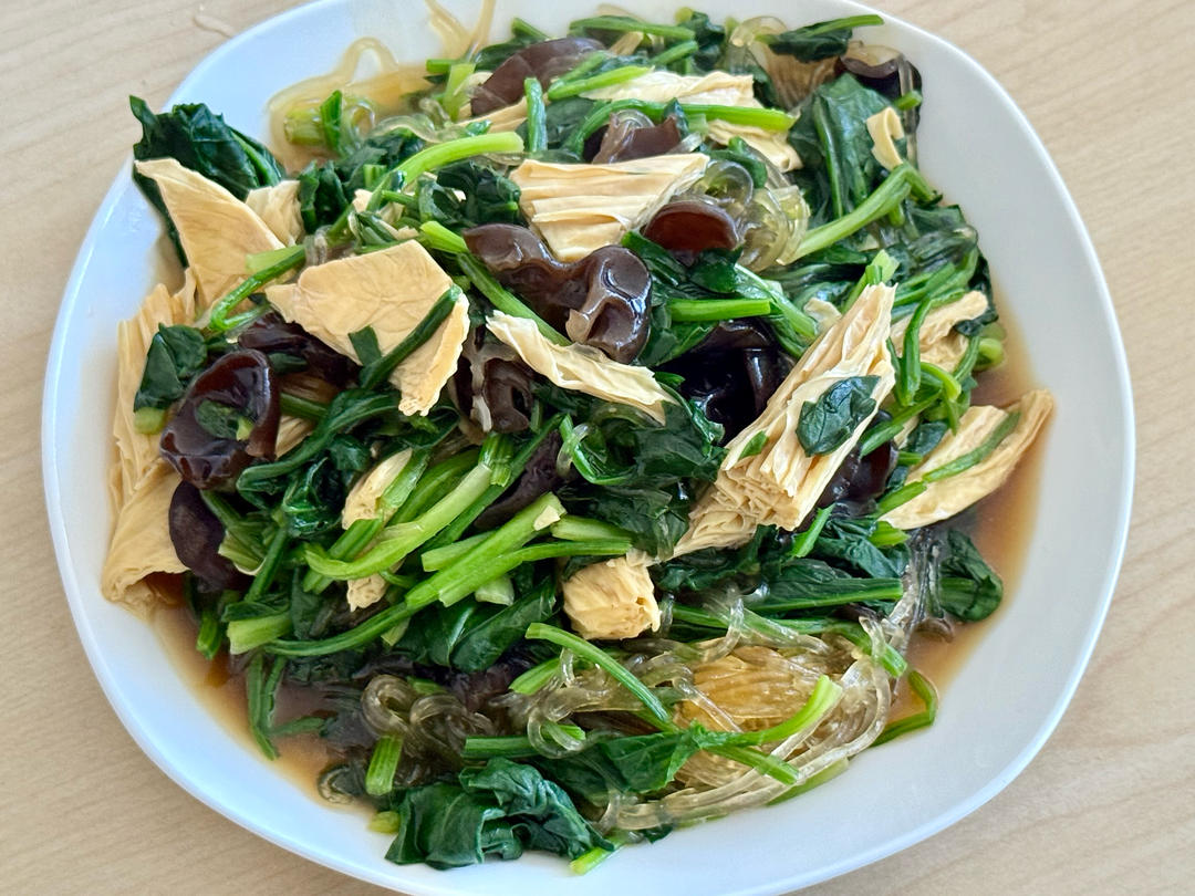 办公室木耳腐竹炒菠菜