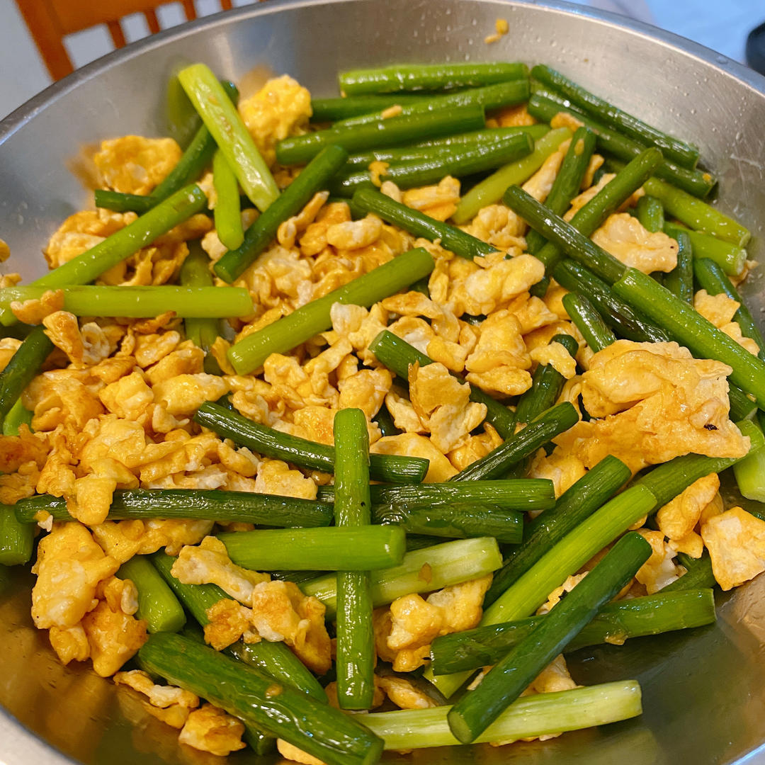 两分钟做好蒜苔炒鸡蛋