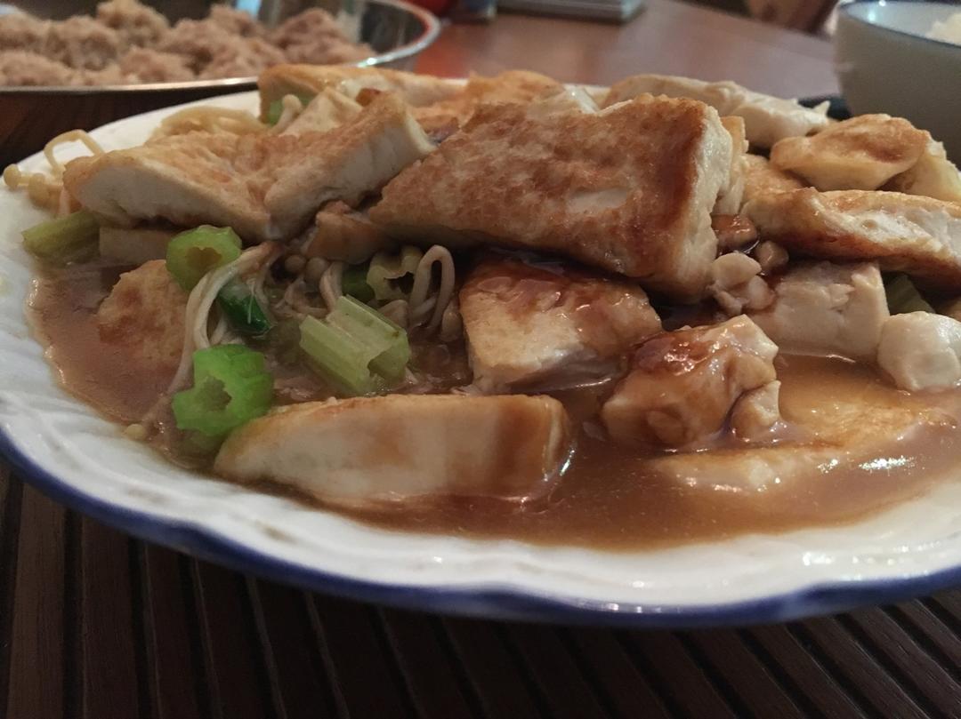 金针菇焖豆腐