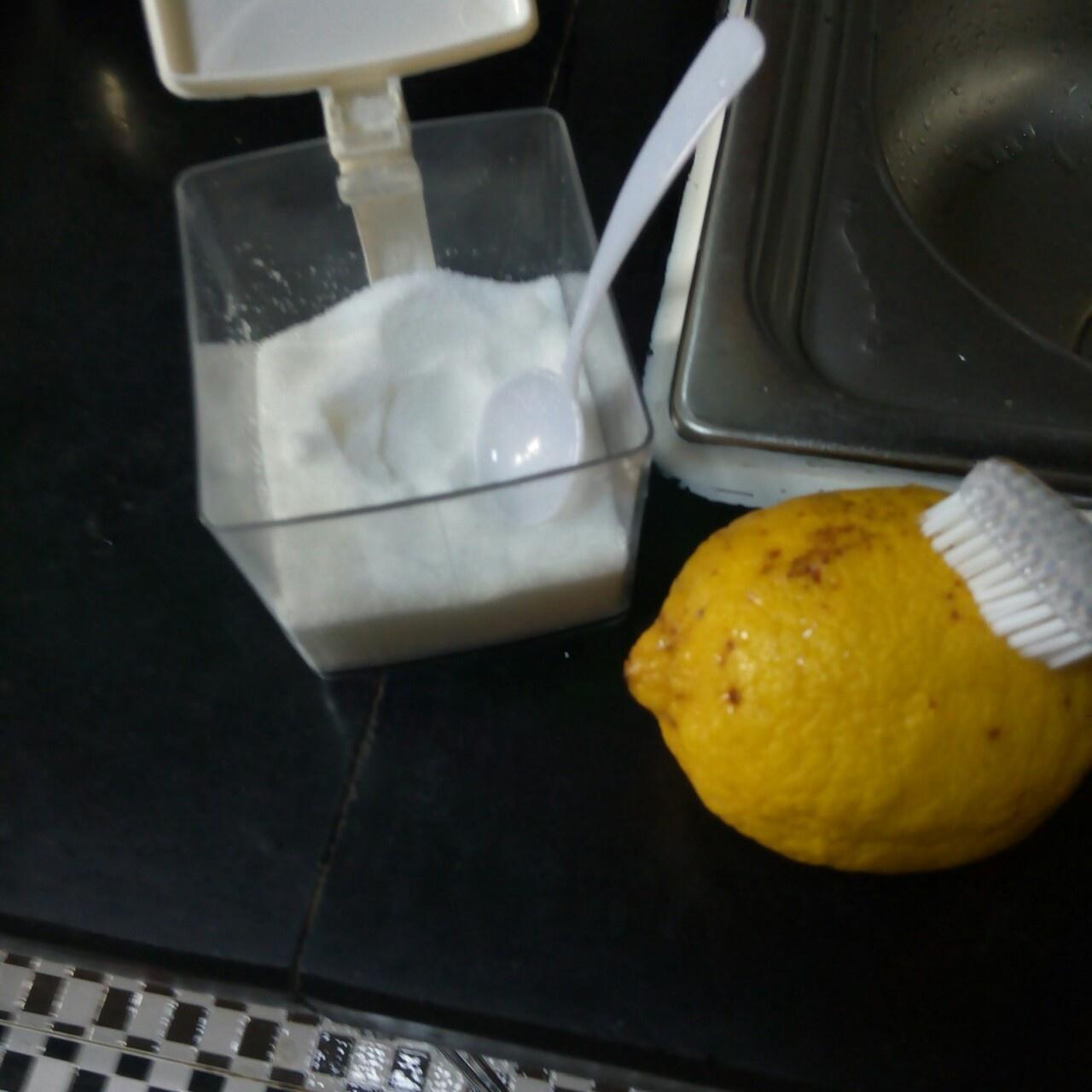 蜂蜜柠檬水的做法 步骤2