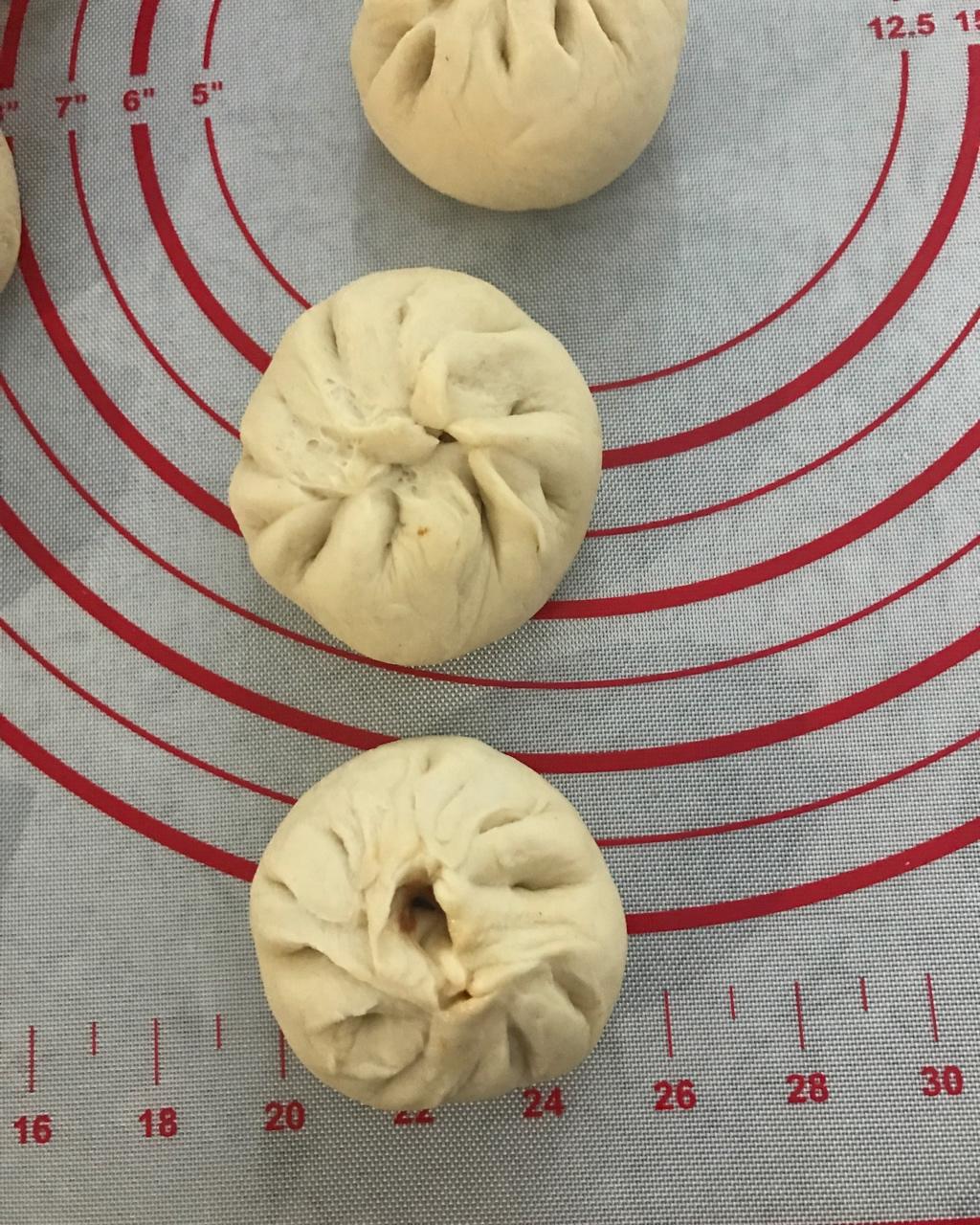 松软多汁的肉包子