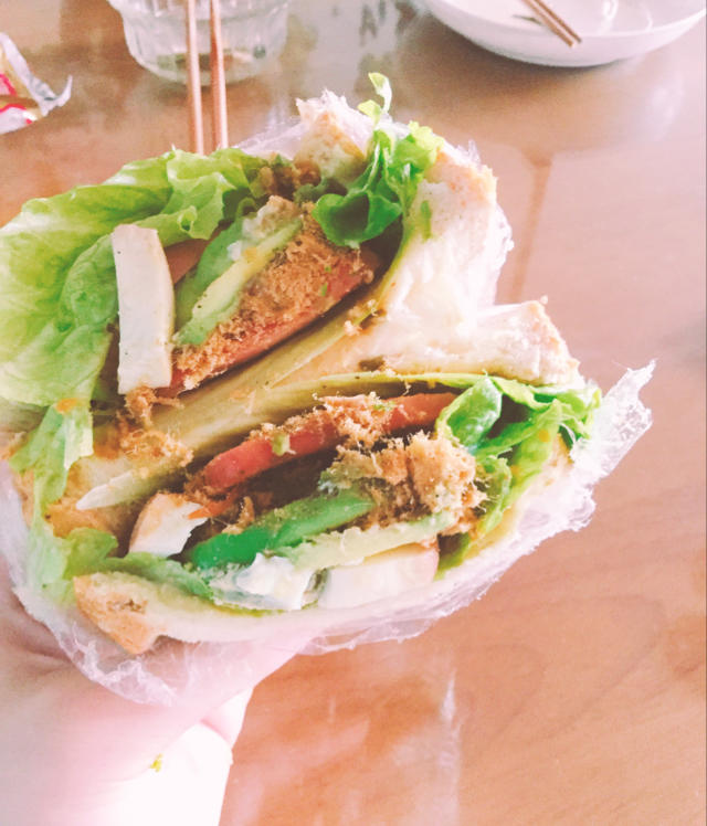 如何做超厚的沼三明治~详细tip！牛油果鸡蛋午餐肉三明治~