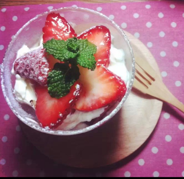 椰奶酒香草莓芝士杯（超快手呱呱杯）