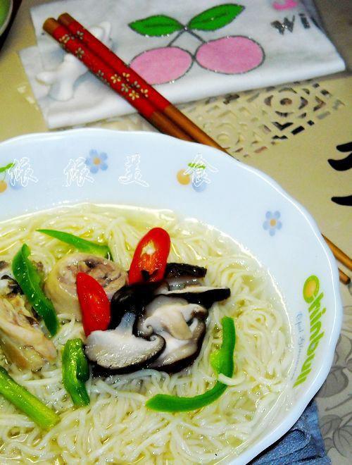 鲜菇鸡腿汤面的做法