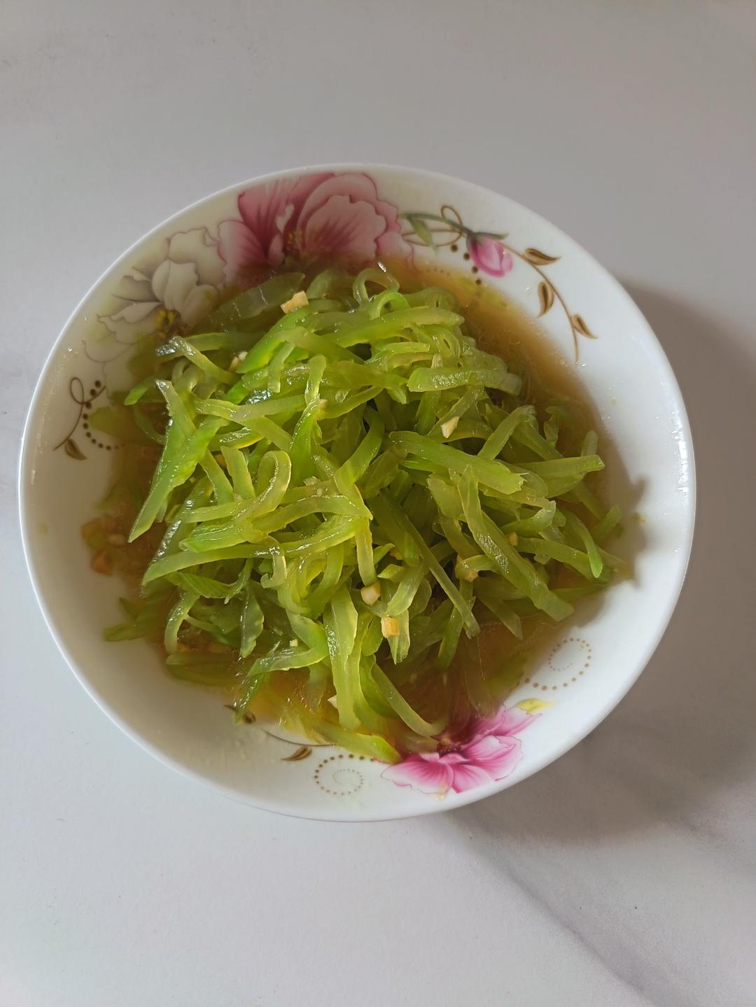 想告诉全世界，这菜太解腻！爽脆开胃的莴笋丝