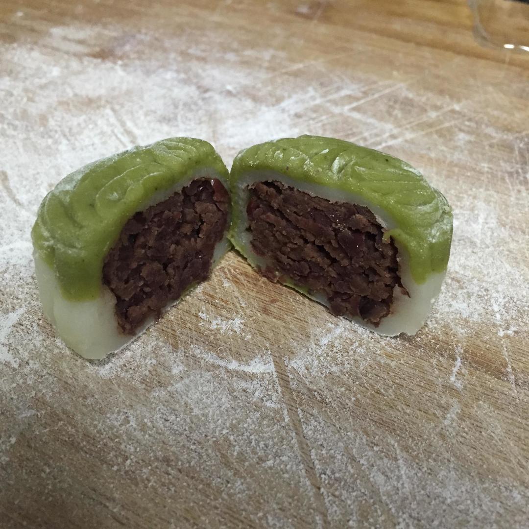 抹茶红豆冰皮月饼