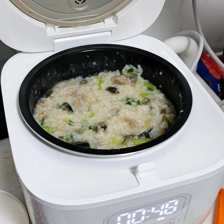 妈妈👩教我做的皮蛋瘦肉粥🥣简单快捷美味😋
