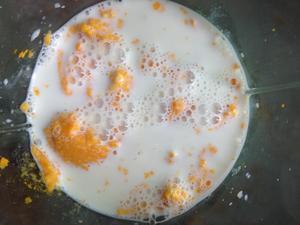 蛋黄果奶昔的做法 步骤4