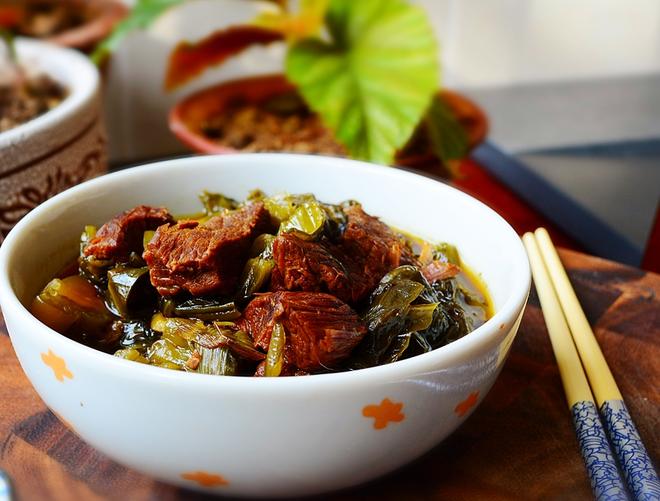 酸菜炖牛肉的做法