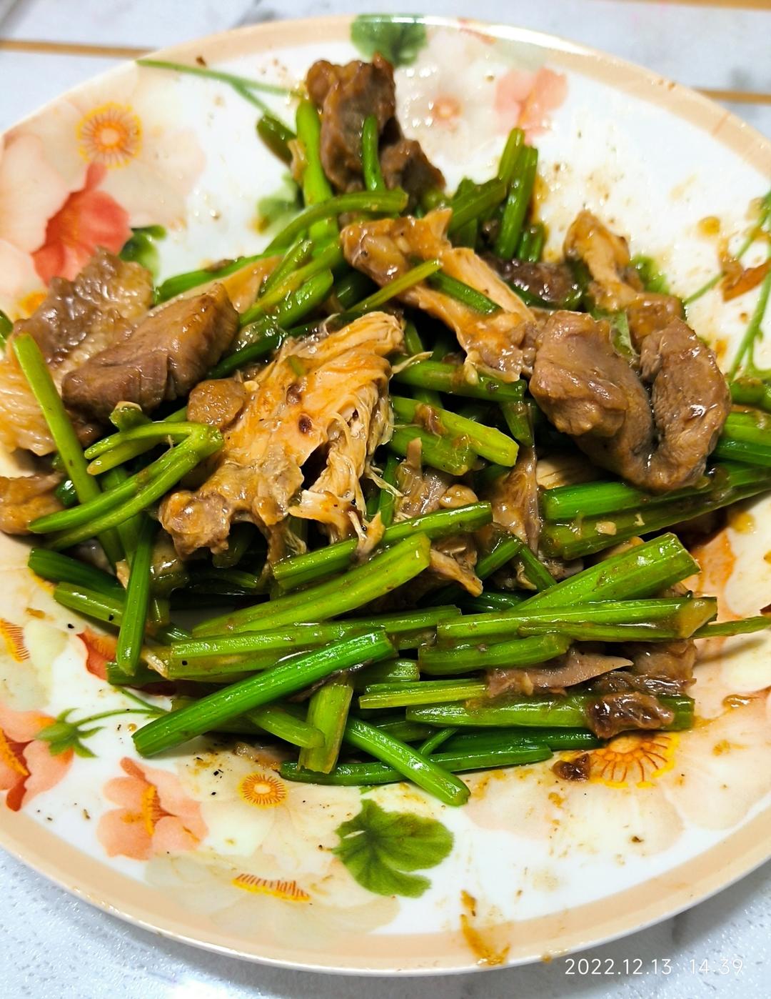 下饭芹菜炒肉