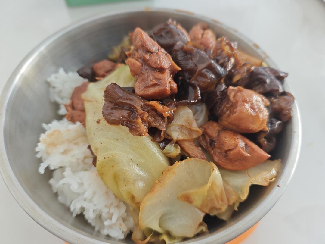 黑木耳炒鸡腿肉