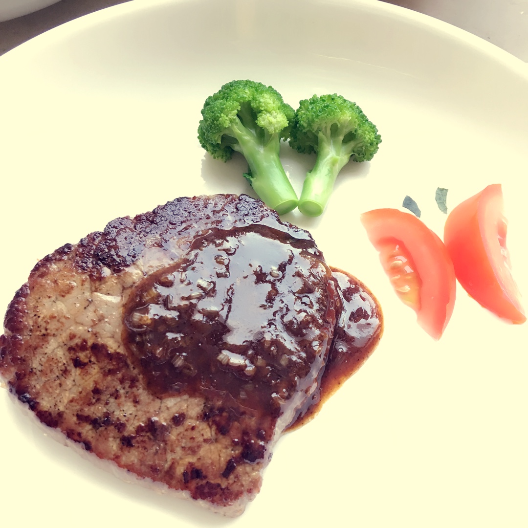 四分钟煎好一块鲜嫩多汁的牛排