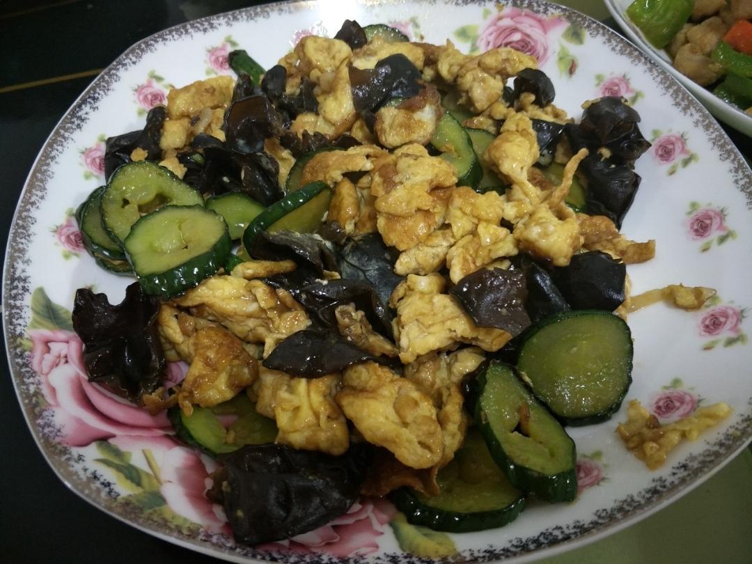 木须胡萝卜黄瓜木耳