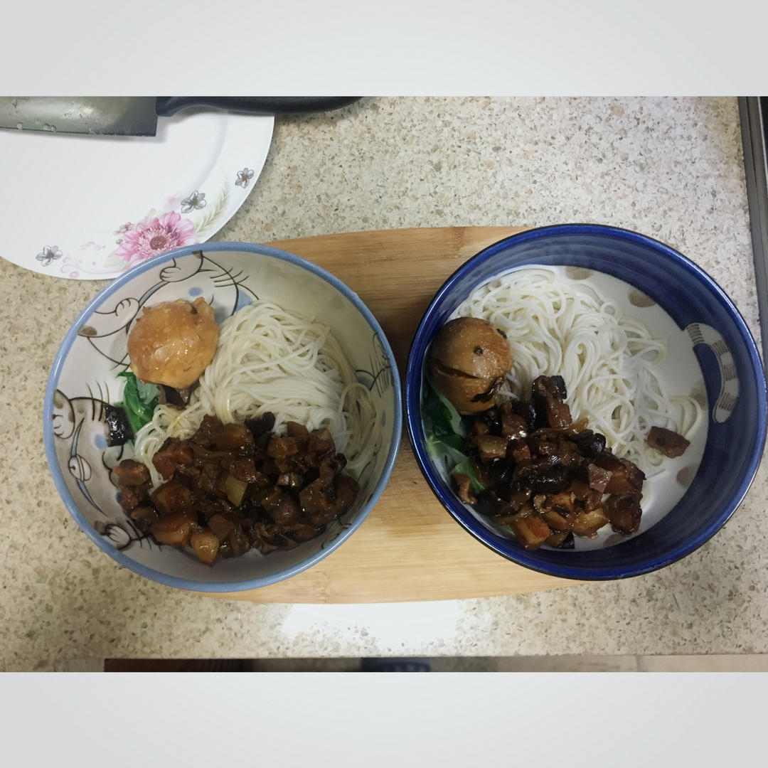 洋葱酥卤肉饭