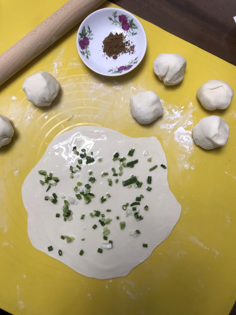 堂妈教你做飘香葱油饼