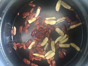 黑米红枣枸杞养颜粥的做法 步骤3