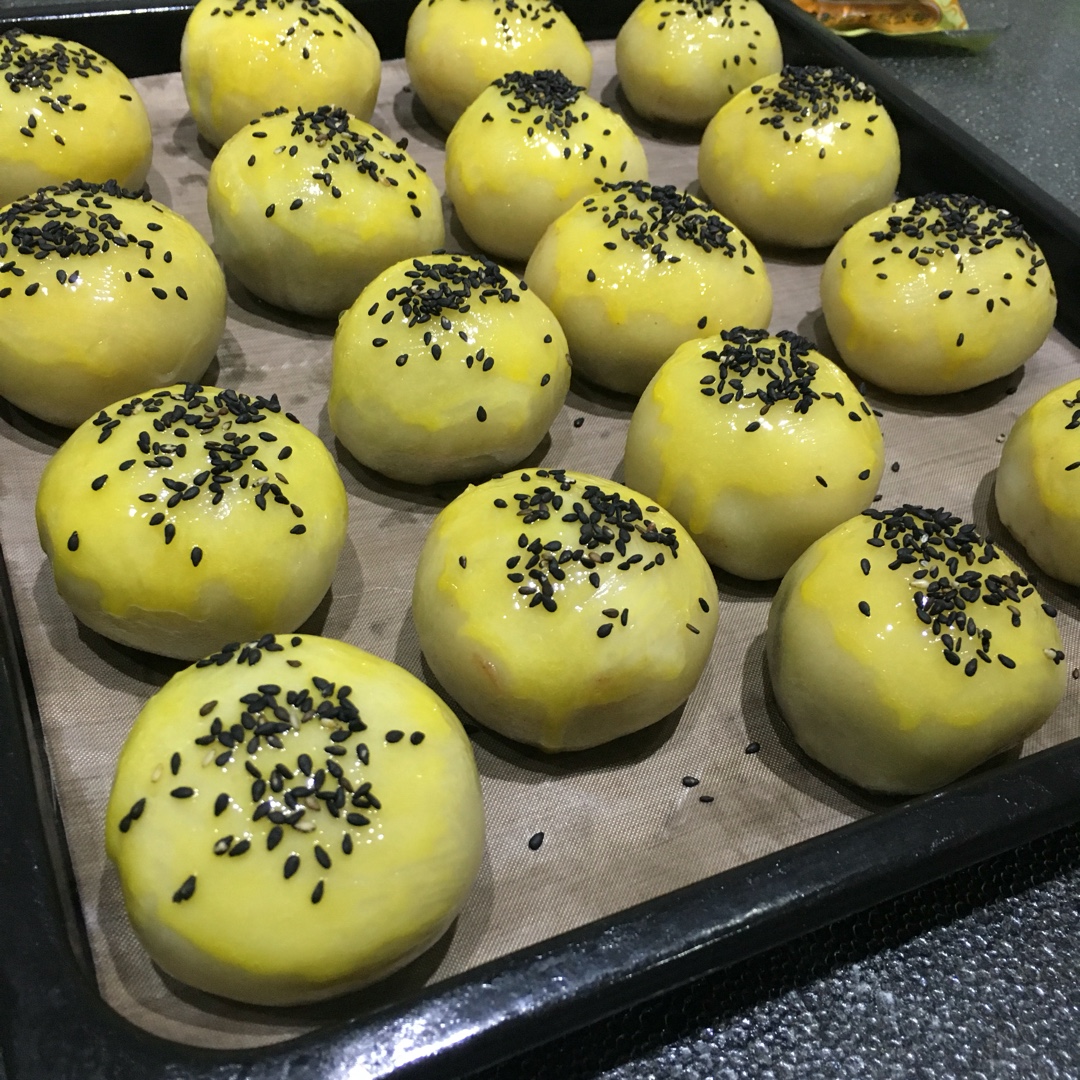 素油开酥的三种口味蛋黄酥