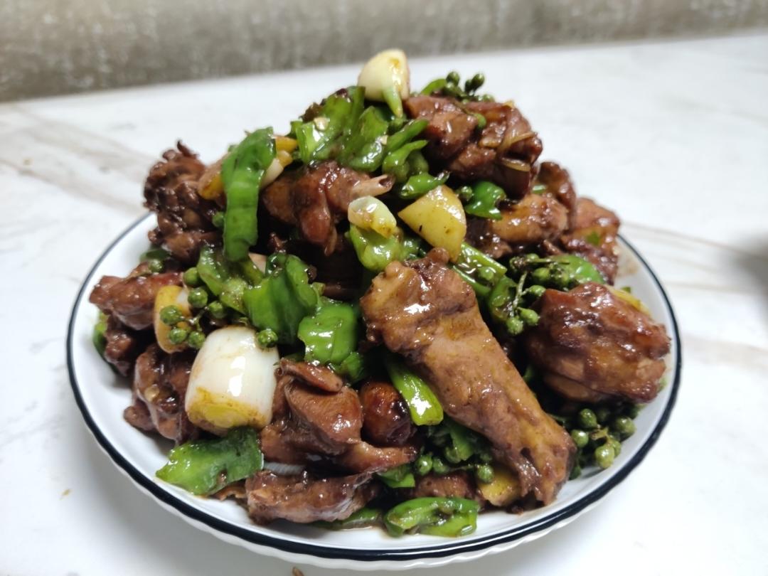 麻辣鲜香的青花椒炒鸡
