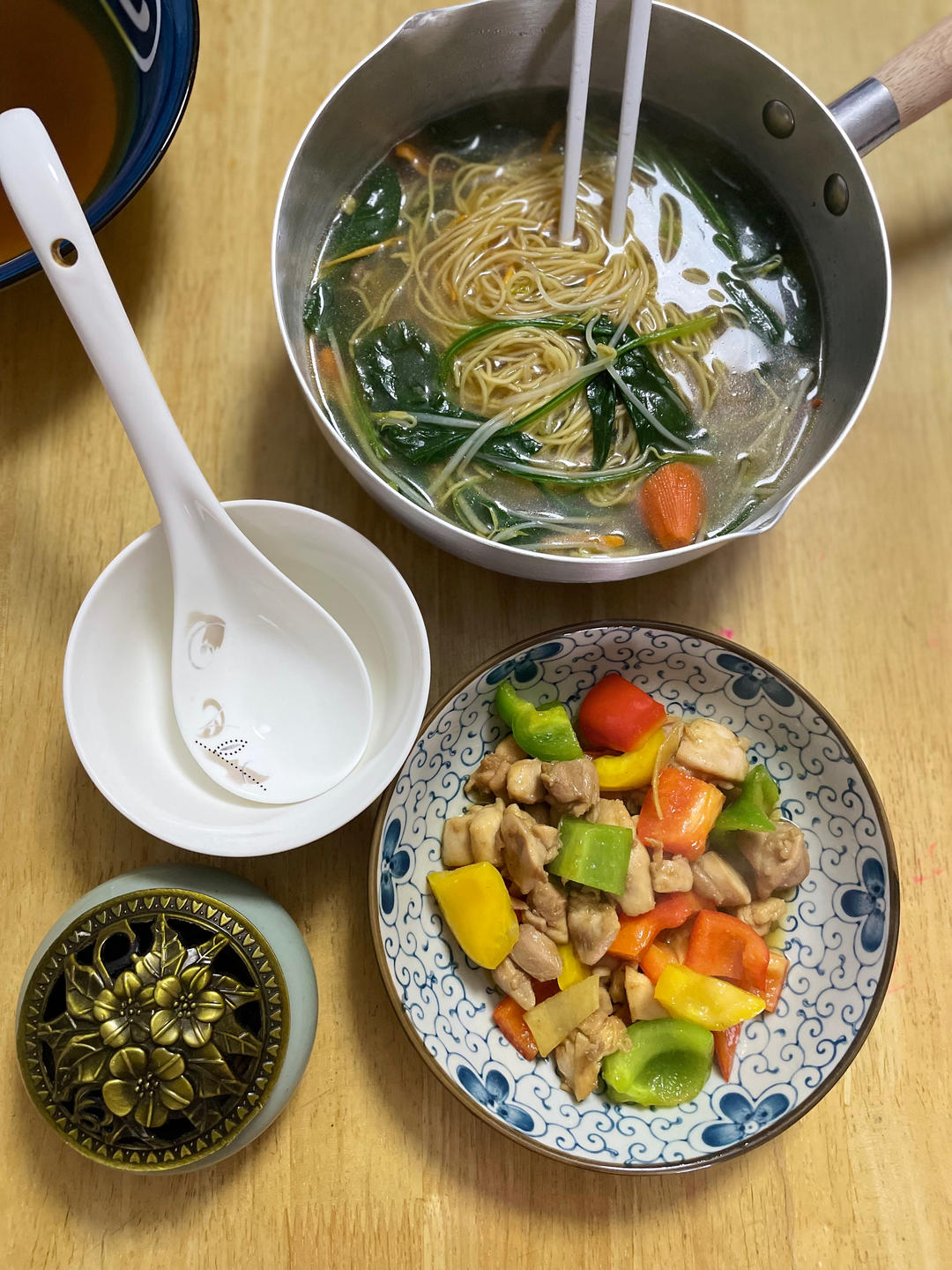 补维c的大菜-五彩缤纷彩椒青椒炒鸡腿肉