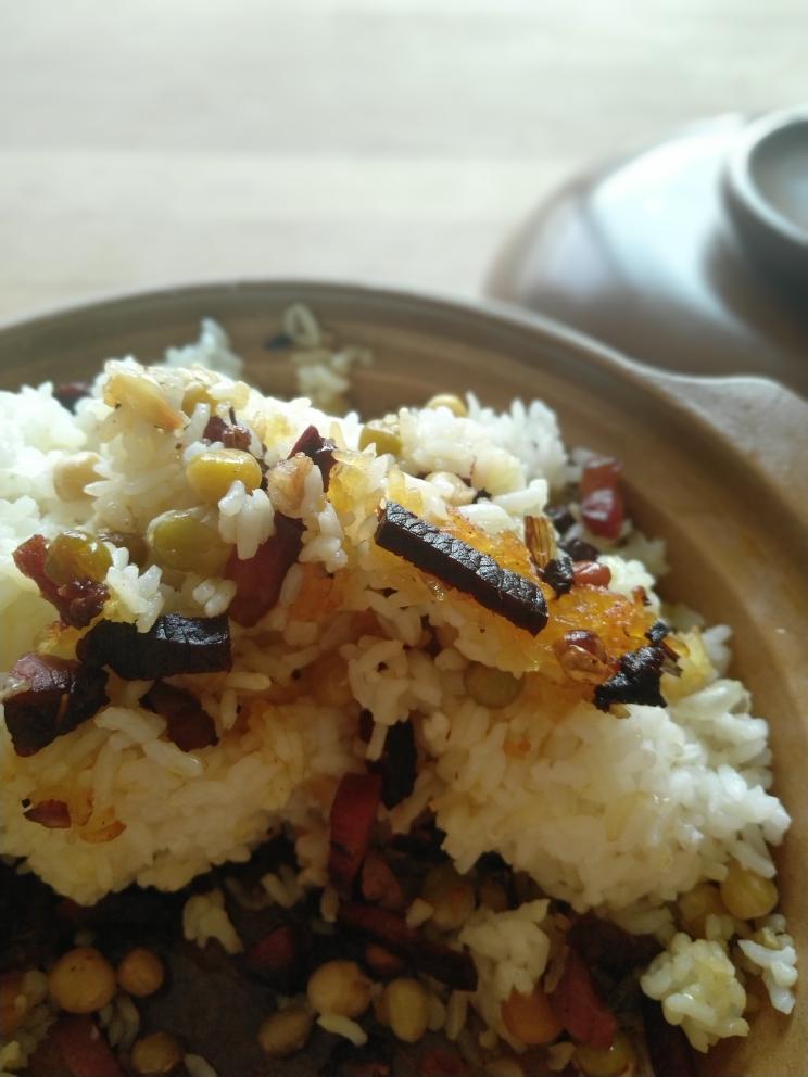 老腊肉豌豆孔干饭的做法