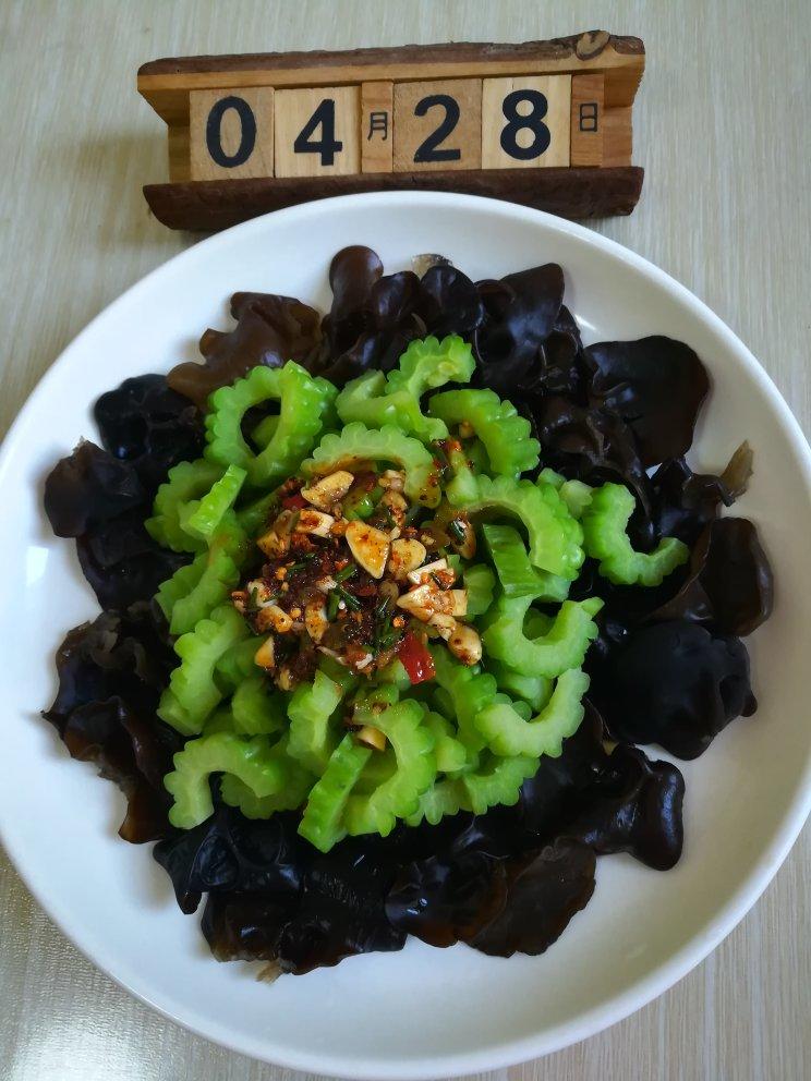 苦瓜拌木耳
