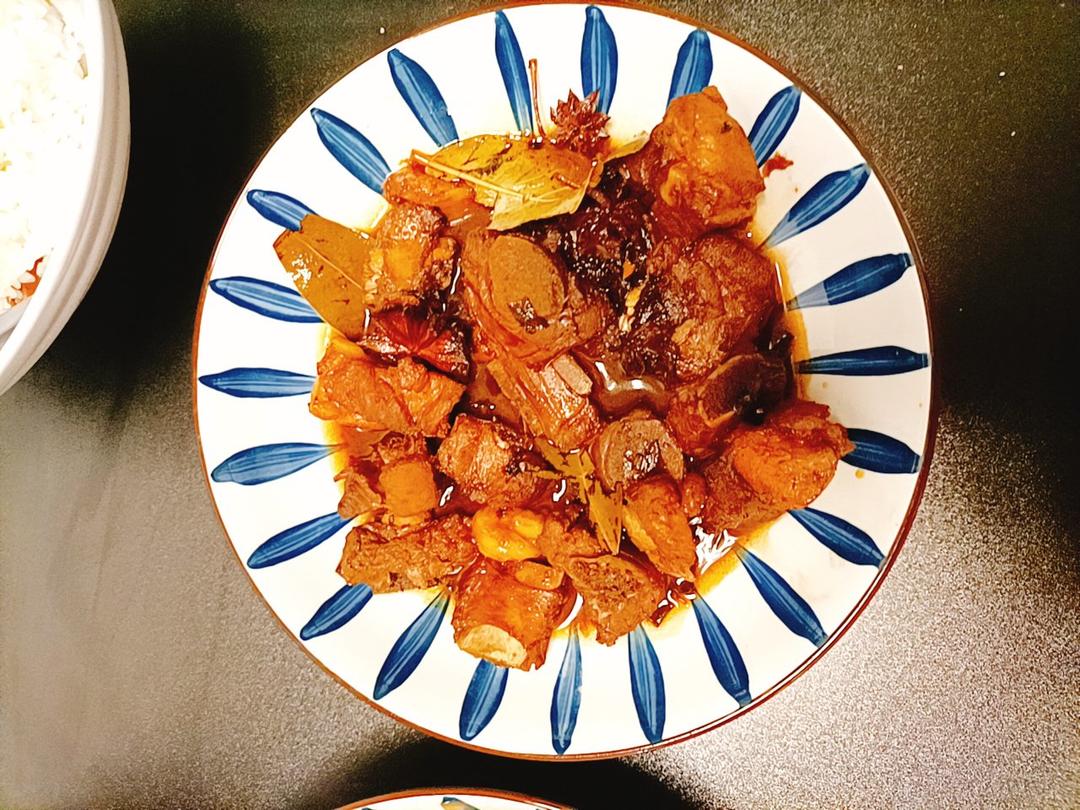 红烧排骨      作为排骨，它是相当认真的哦😎😎😎