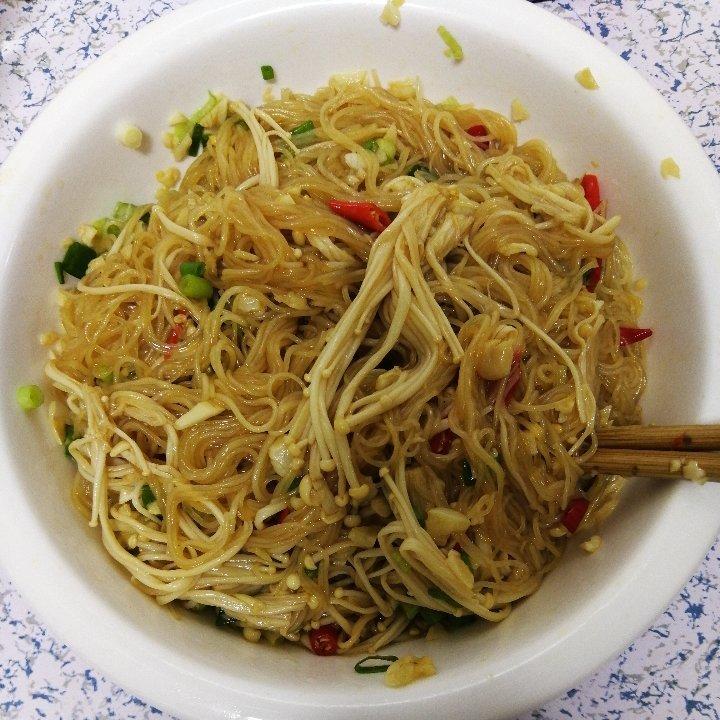 安然-149做的蒜蓉蒸金针菇粉丝(小心上瘾)