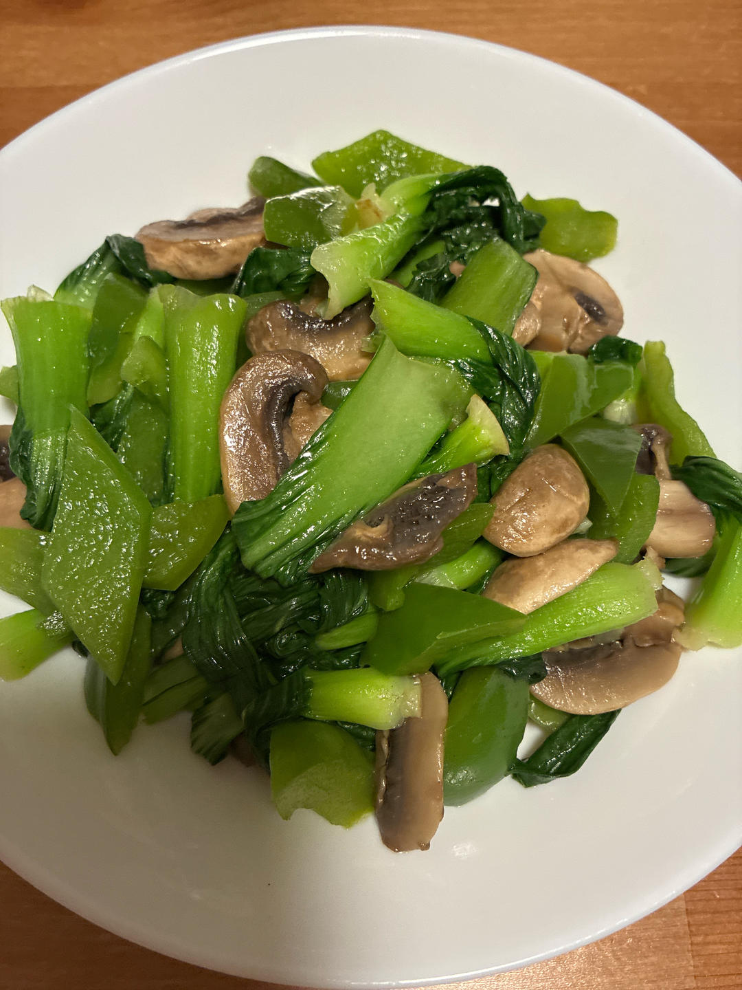 鲜美的口蘑炒青菜