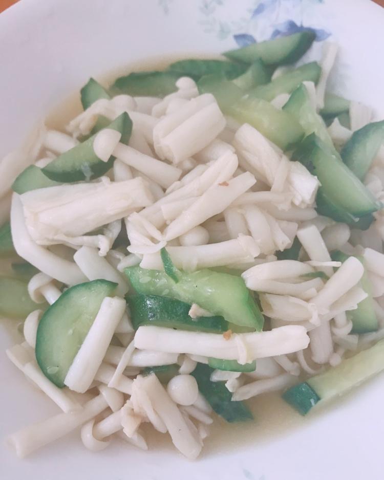 黄瓜炒海鲜菇