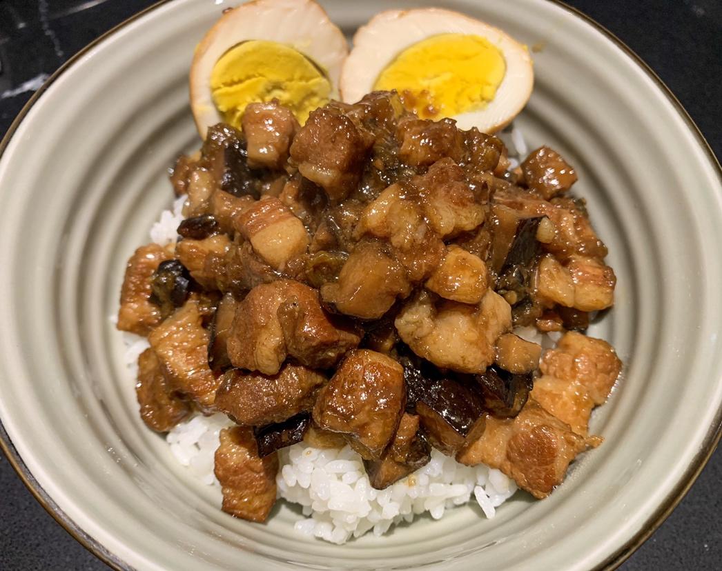洋葱酥卤肉饭