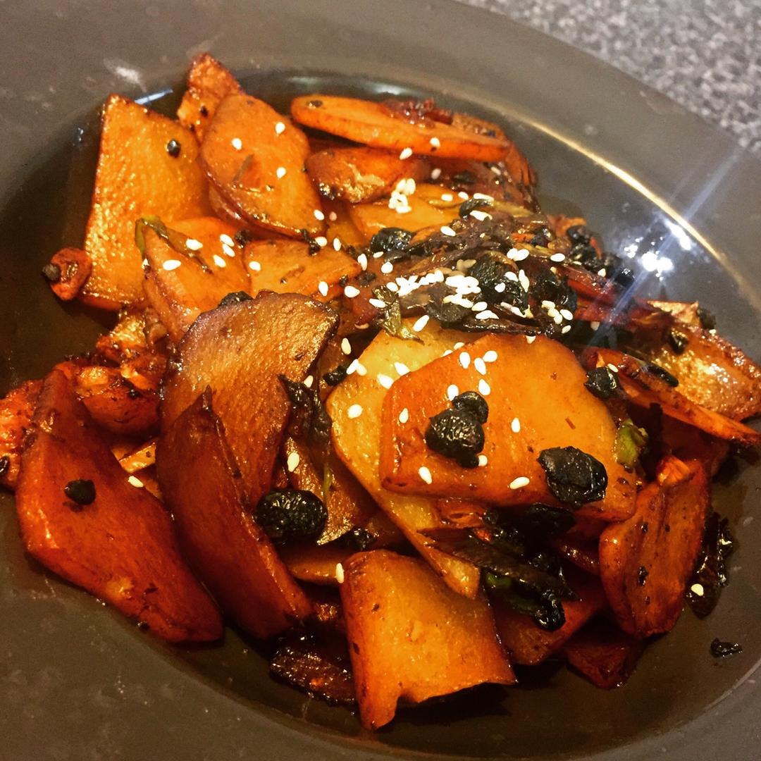 五花肉干煸土豆片