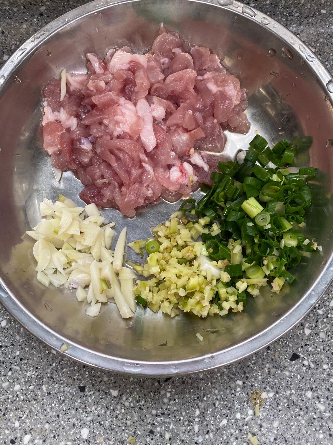 浇头面— 童年的记忆的做法 步骤1