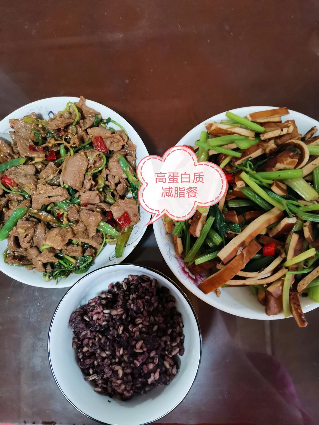 香菜炒牛肉（嫩）