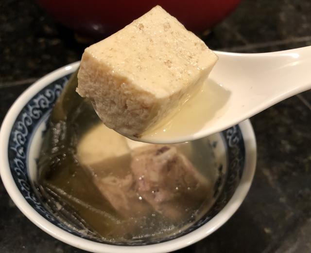 冻豆腐海带排骨汤