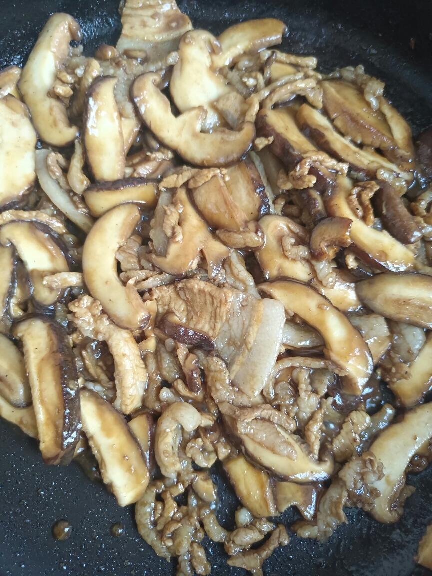 香菇炒肉的做法