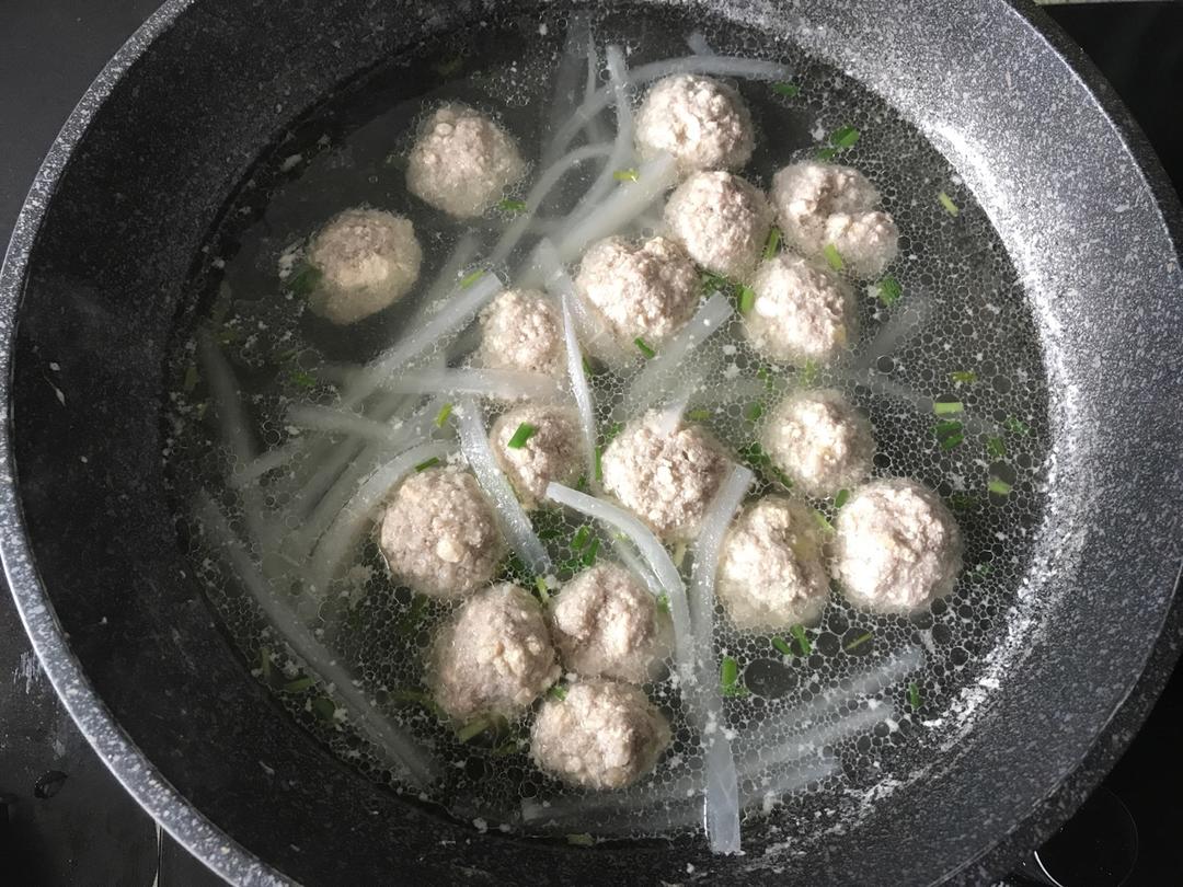 【10分钟系列】白萝卜豆腐圆子汤