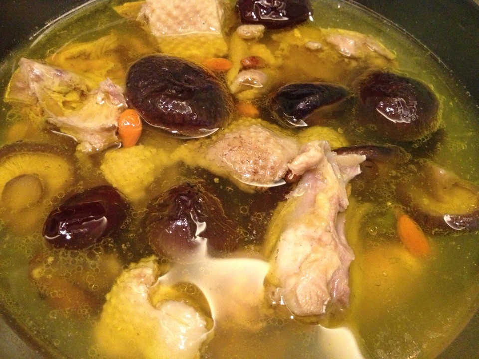 笨西西做的黄芪红枣枸杞炖鸡汤