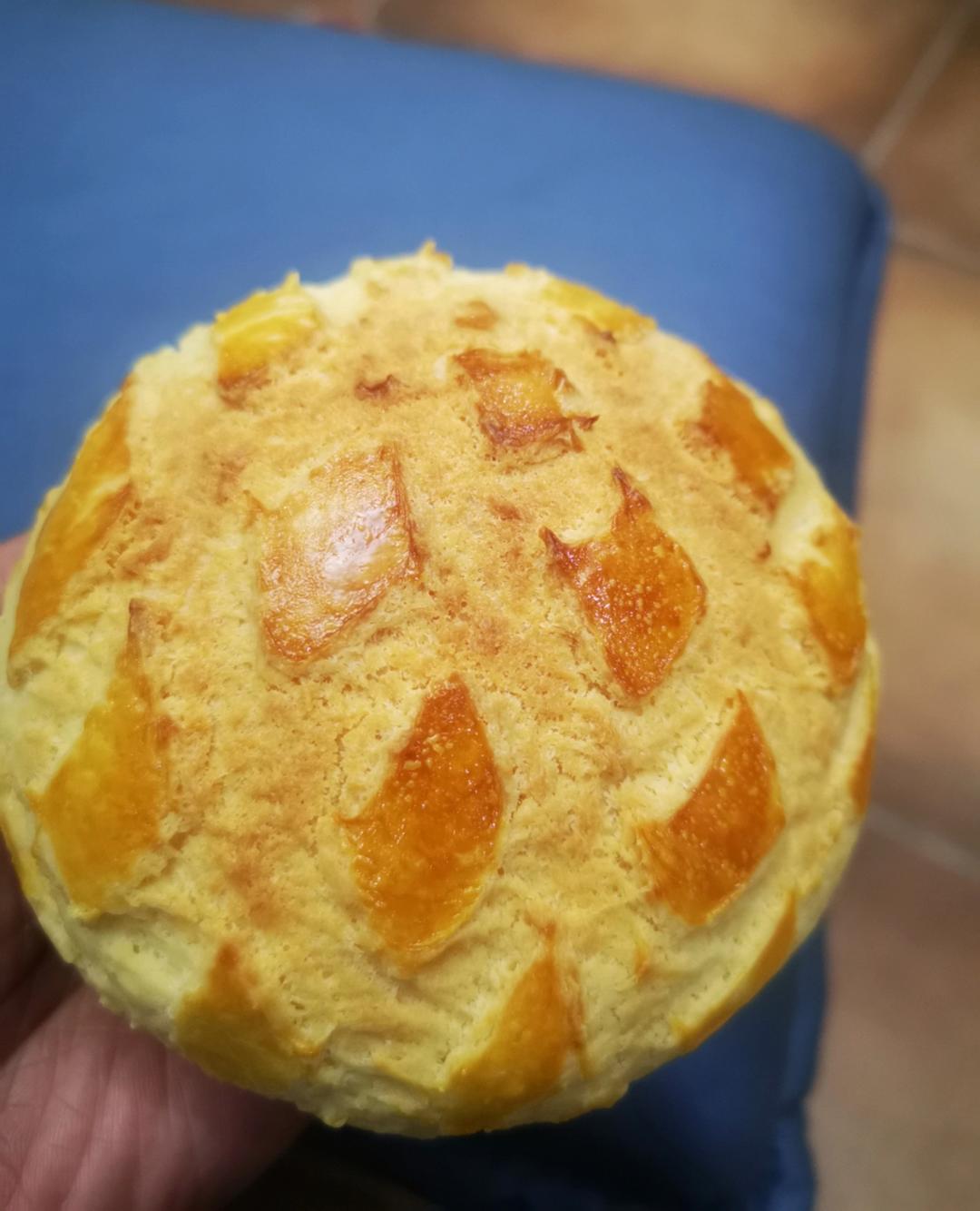 好吃到炸裂的港式菠萝包（附带制作酥皮的小视频）