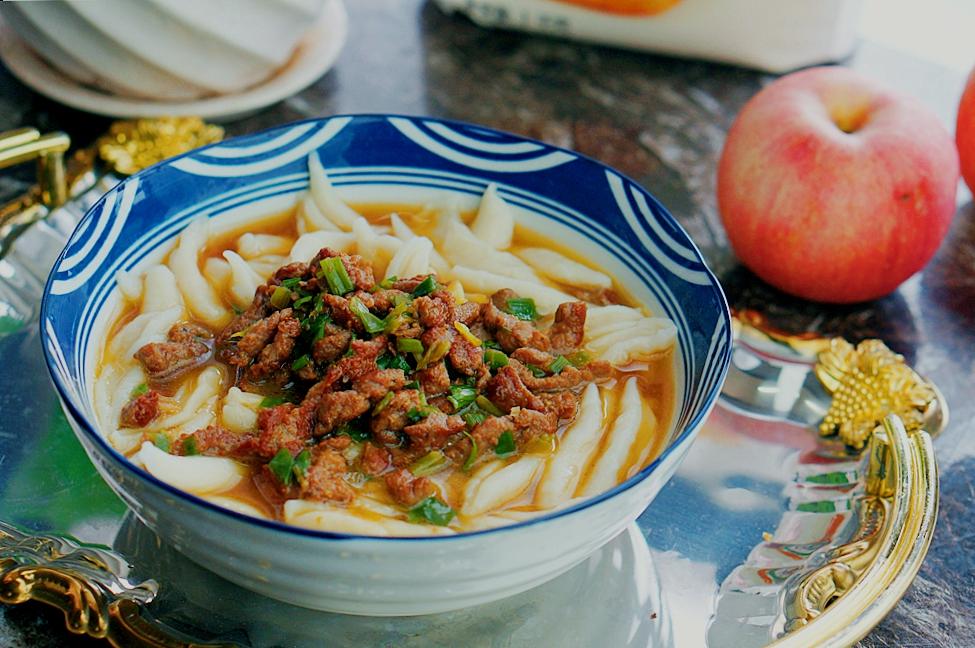 嫩牛肉剪刀面的做法