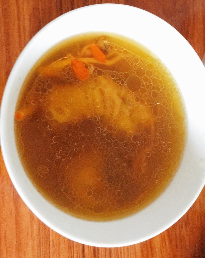 补而不燥的药膳土鸡汤