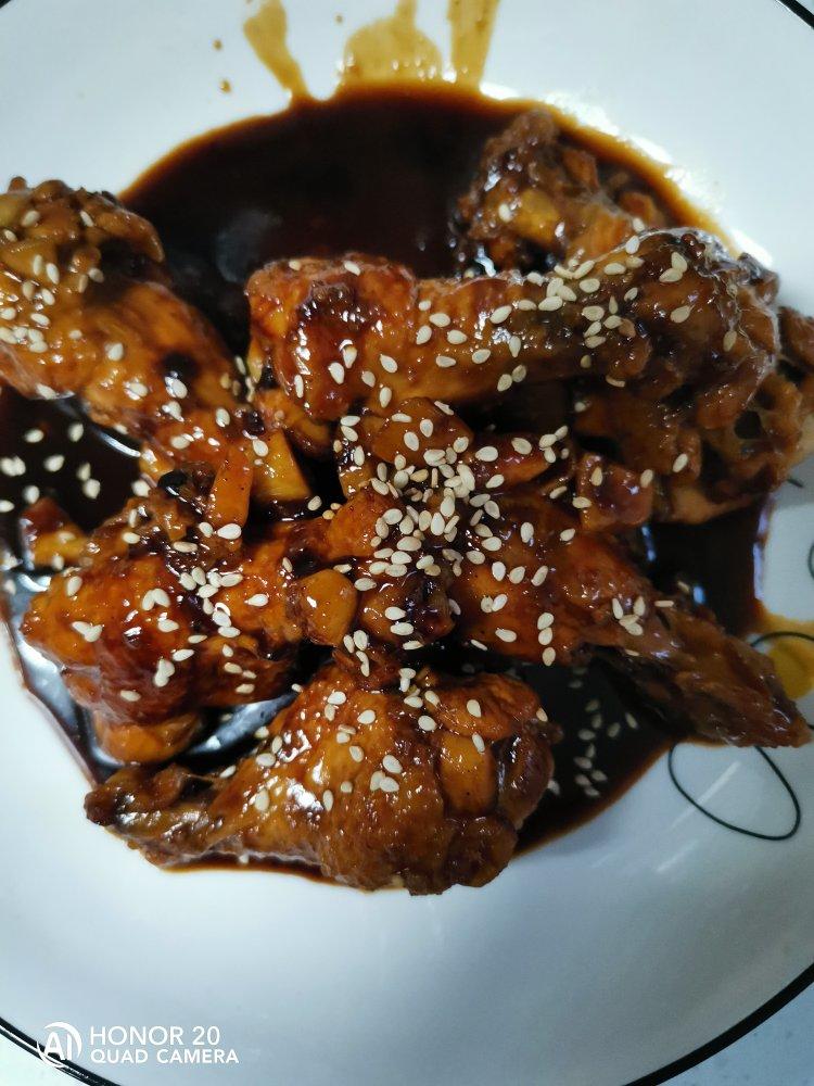 好吃到舔手指的「蒜香蜜汁鸡翅根」👍