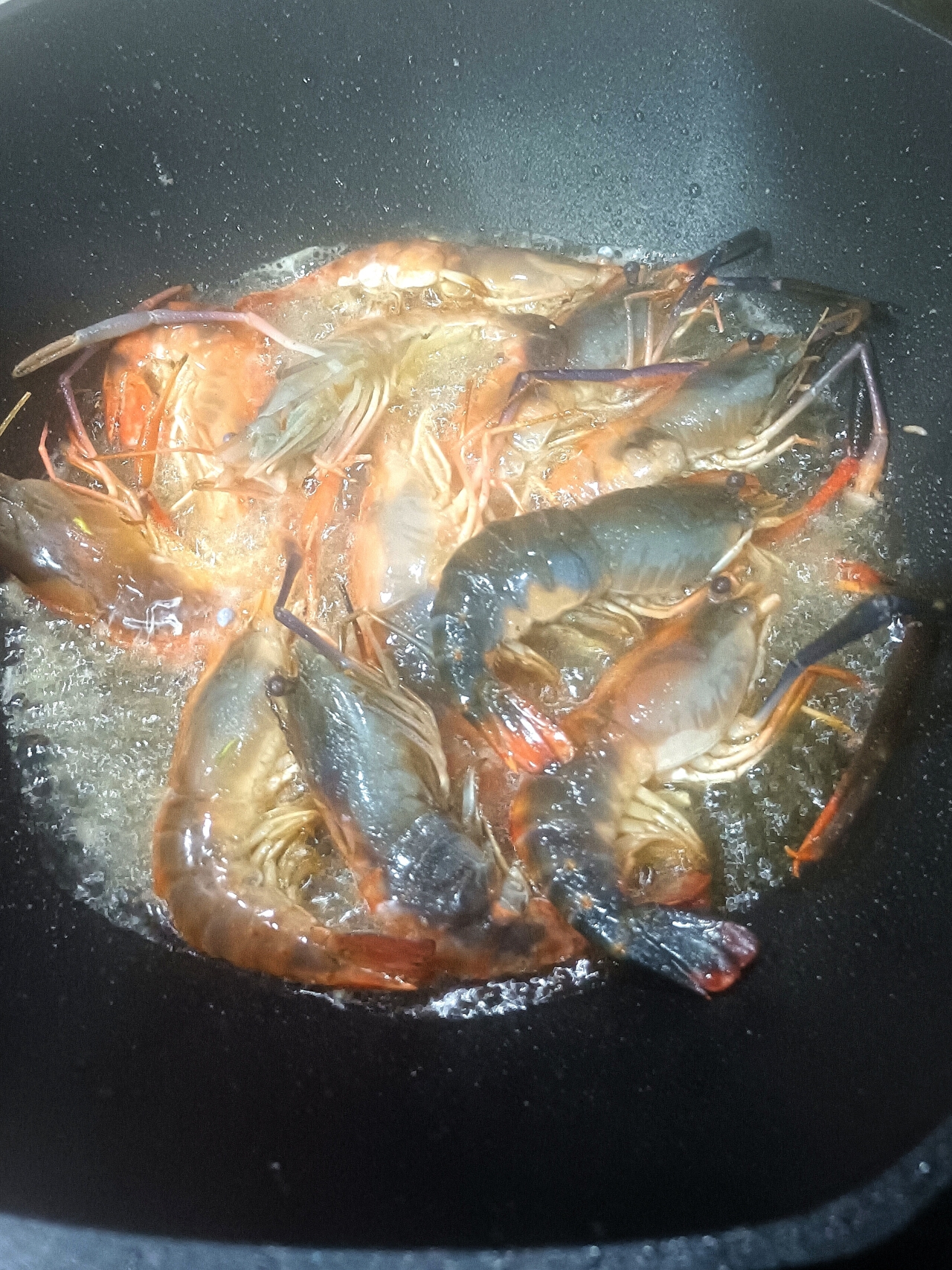 蒜香油焖大虾的做法 步骤1