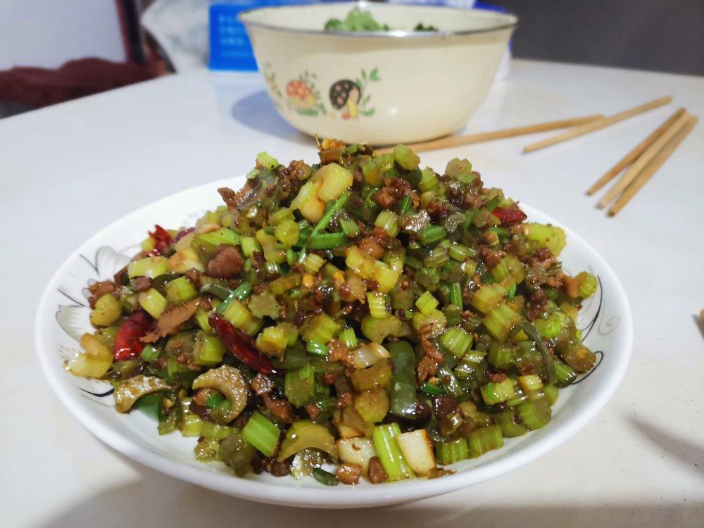 芹菜牛肉末「下饭神器」