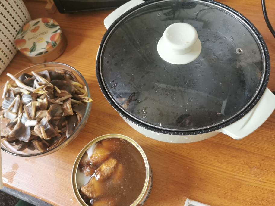 红烧肉罐头煮芭蕉花的做法 步骤4