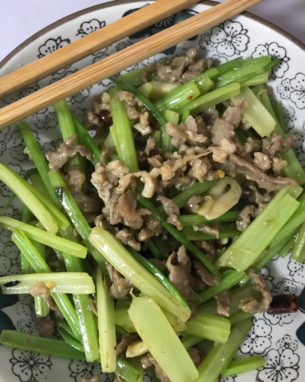 芹菜炒牛肉